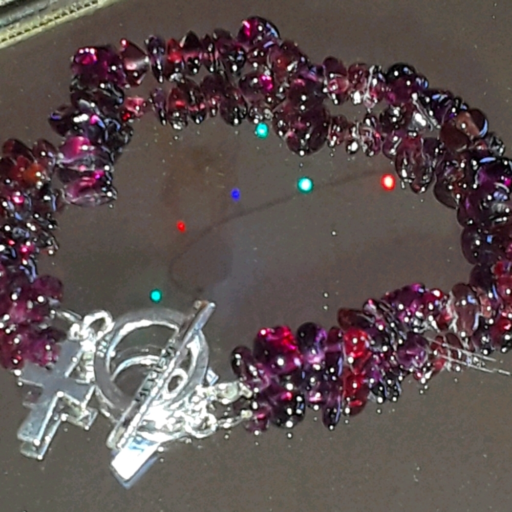 📿Beautiful Purple strung gem bracelet w/cross
